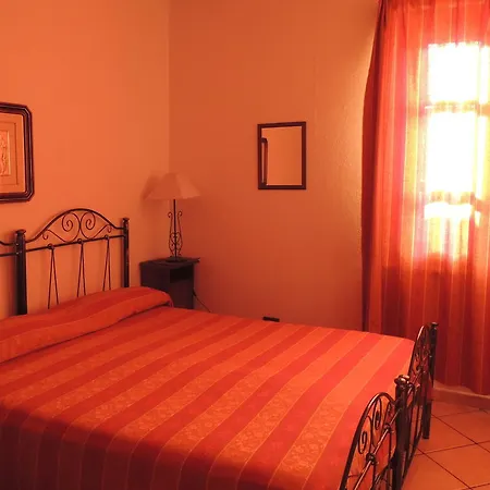 Bed & Breakfast Mari E Monti Sardi *